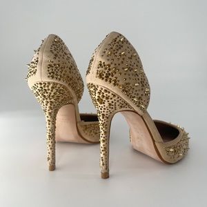 Stunning and very classy pumps. Very first Zara Woman shoes collection 🤍